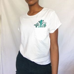EMBROIDERED PLANT POCKET WHITE TSHIRT TEE